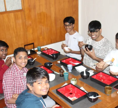 Saachi students participating in a Japanese cultural dining experience